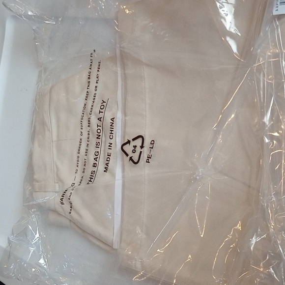 LL Bean size 4 regular women's shorts stone color - Picture 3 of 4